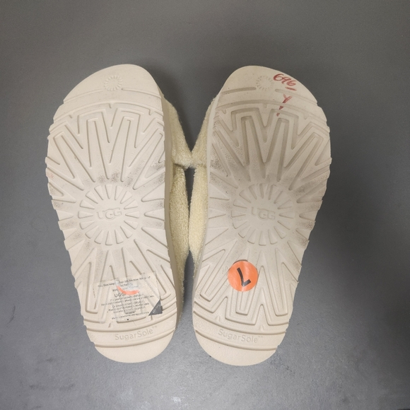 UGG Fuzz Sugar Terry Cross Slides Banana Pudding Sz 7. Excellent Condition - Picture 11 of 11